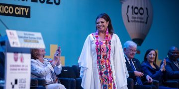 Clara Brugada convoca a un "movimiento mundial" para salvar a las ciudades de la desigualdad.