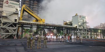 Activan Plan Marina tras incendio en refinería Dos Bocas en Tabasco