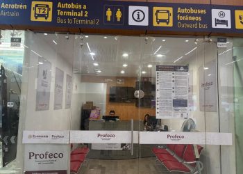 "Es mentira": Pasajeros varados en el AICM desmienten atención de Profeco tras crisis de Magnicharters