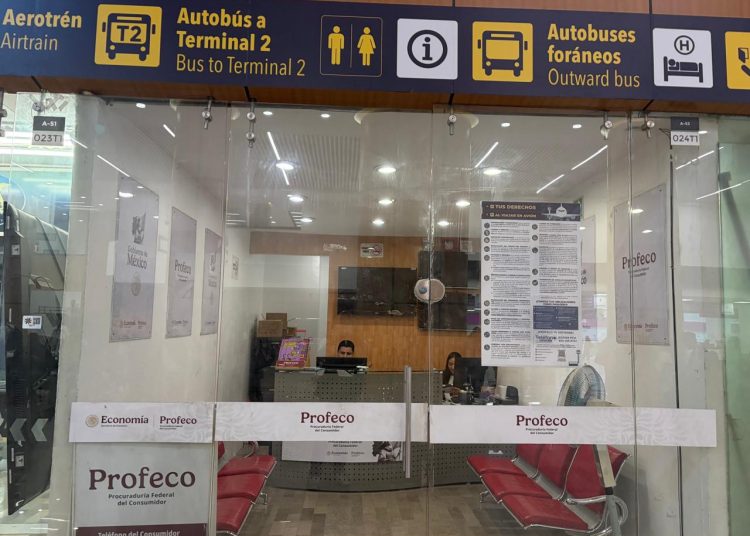 "Es mentira": Pasajeros varados en el AICM desmienten atención de Profeco tras crisis de Magnicharters