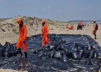 Plantean reutilizar hidrocarburo derramado en costas del sur