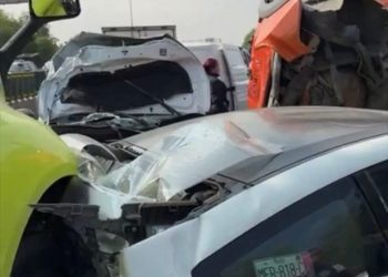 Carambola en el Circuito Exterior Mexiquense deja un muerto y 13 lesionados