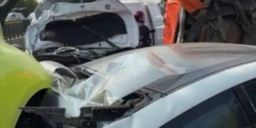 Carambola en el Circuito Exterior Mexiquense deja un muerto y 13 lesionados