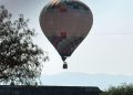 Globo aerostático aterriza de emergencia en Teotihuacán tras falla; no hay lesionados