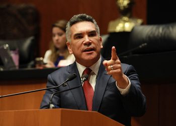 Líder del PRI reprocha descalificación de informes internacionales y militarización del país