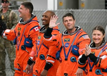 La tripulación de Artemis II despierta en la nave Orión para su primer día de misión