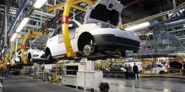 Especialistas analizan el impacto de la revisión del T-MEC en la industria automotriz