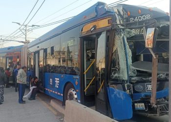 Accidente en el Trolebús Elevado: unidad se estrella en estación de Valle de Chalco y deja 20 lesionados