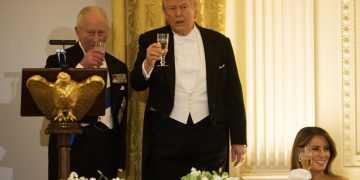 El inesperado regalo de despedida de Trump para el rey Carlos III: Adiós a los impuestos del whisky