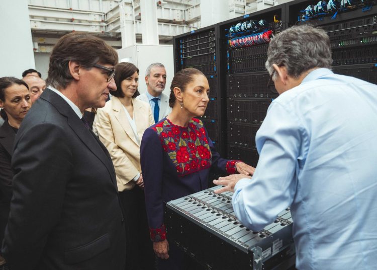 Claudia Sheinbaum recorrió el Barcelona Supercomputing Center durante su visita a España