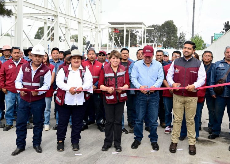 Delfina Gómez durante la entrega de la obra hidráulica en Nezahualcóyotl