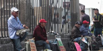 Suben desocupación e informalidad en marzo de 2026