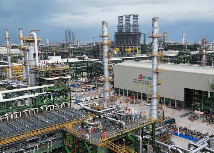 Dos Bocas continúa operando con normalidad, según Pemex