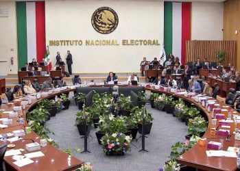 Guadalupe Taddei durante anuncio de cumplimiento constitucional