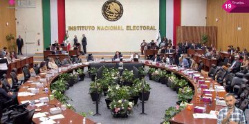 Guadalupe Taddei durante anuncio de cumplimiento constitucional