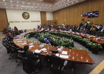 Aspirantes al INE presentan examen de conocimiento en la Cámara de Diputados