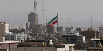 Irán rechaza negociar bajo presión y acusa a EE.UU. de violar el alto el fuego