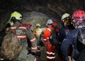 Equipos de emergencia trabajan para poner a salvo al minero