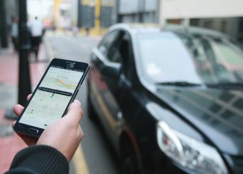 Iniciativa en el Senado busca regular taxis por aplicación en México
