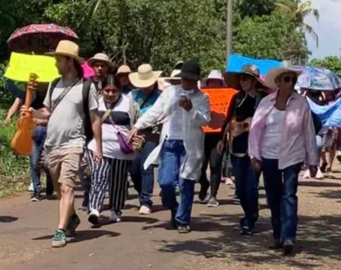 Pescadores y pobladores marchan por derrame de hidrocarburo en Veracruz