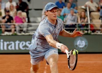 Sinner llega a 30 victorias y avanza en Roland Garros