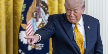 Trump apuesta por exagente de Oklahoma para encabezar el ICE