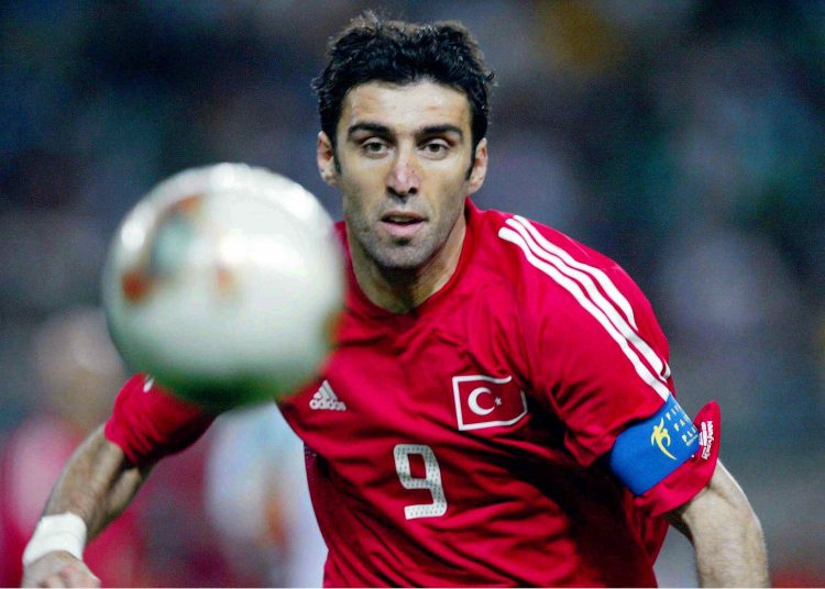 Sumado a la estelar actuación de la selección de Turquía en la Copa Mundial de 2002, el delantero Hakan Sukur dejó en dicha cita una marca personal con un gol a los 11 segundos
