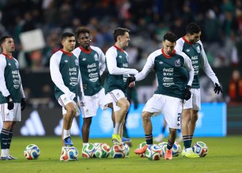 El español Álvaro Fidalgo y el colombiano Julián Quiñones, naturalizados mexicanos, se unieron este lunes a la concentración a la selección mexicana