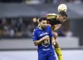 Sebastián Cáceres tuvo que abandonar el partido de ida de los cuartos de final entre América y Pumas, disputado en el Estadio Azteca, tras sufrir un golpe en el rostro