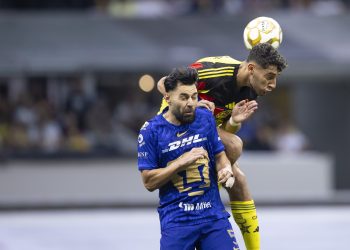 Sebastián Cáceres tuvo que abandonar el partido de ida de los cuartos de final entre América y Pumas, disputado en el Estadio Azteca, tras sufrir un golpe en el rostro