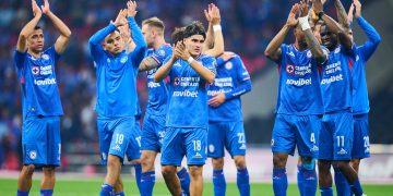 El argentino José Paradela convirtió este sábado un gol para darle al Cruz Azul una victoria por 1-0 sobre los Rojinegros del Atlas, que puso al cuadro celeste en la semifinal