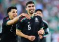 Un cabezazo de Johan Vásquez le otorgó este sábado la victoria a la selección mexicana por 1-0 sobre la de Australia en el estadio Rose Bowl de Pasadena (California)
