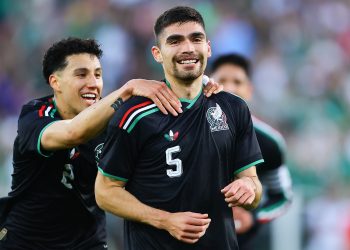 Un cabezazo de Johan Vásquez le otorgó este sábado la victoria a la selección mexicana por 1-0 sobre la de Australia en el estadio Rose Bowl de Pasadena (California)