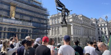 Banksy reaparece en Londres con misteriosa estatua en zona histórica