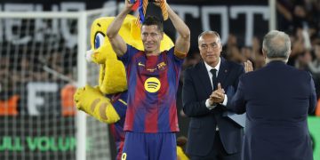 Robert Lewandowski en el Spotify Camp Nou, una victoria sobre el Betis (3-1) que selló el pleno de triunfos del Barcelona como local en la presente temporada de LaLiga EA Sports.