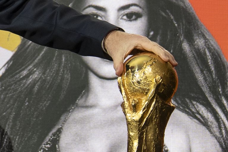 De Qatar, con cinco ciudades anfitrionas y un recorrido máximo de 55 kilómetros, a Norteamérica, donde 16 urbes albergarán partidos y estarán separadas hasta por 4.500 kilómetros, la Copa Mundial