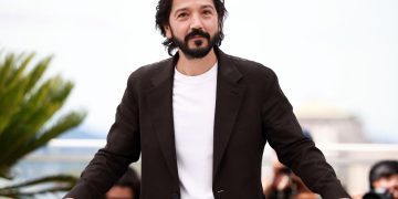 Diego Luna ovacionado en Cannes por ‘Cenizas en la boca’