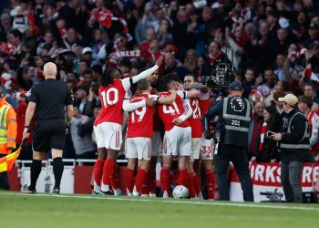 El Arsenal se proclamó este martes campeón de la Premier League 22 años después tras el empate 1-1 del Manchester City en el campo del Bournemouth.