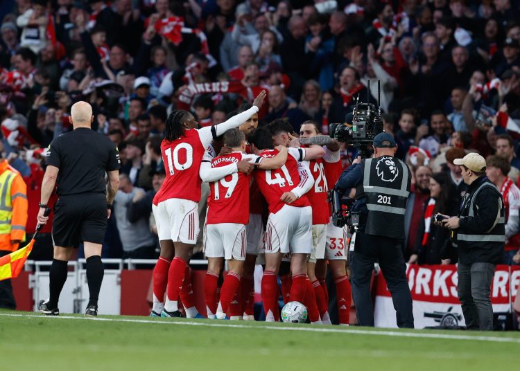 El Arsenal se proclamó este martes campeón de la Premier League 22 años después tras el empate 1-1 del Manchester City en el campo del Bournemouth.