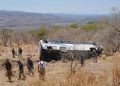 Suman 11 muertos tras volcadura de autobús turístico en el Pacífico mexicano