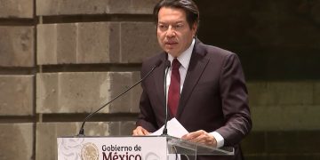 Mario Delgado anuncia incremento salarial del 9% para maestros