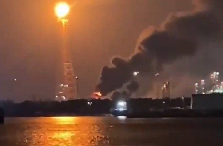 Pemex controla incendio en la Refinería Olmeca de Dos Bocas