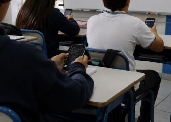 Congreso de CDMX va contra fraudes digitales y distracciones en escuelas