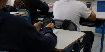 Congreso de CDMX va contra fraudes digitales y distracciones en escuelas