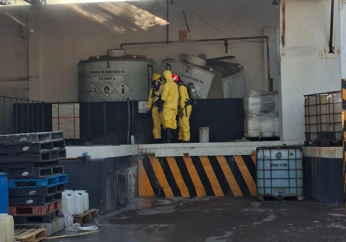 Bomberos activan emergencia por fuga de peróxido de hidrógeno en Guadalajara