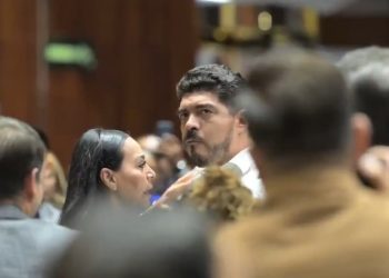 Zenyazen Escobar protagoniza conato de bronca en plena sesión de Diputados