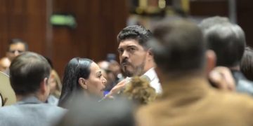 Zenyazen Escobar protagoniza conato de bronca en plena sesión de Diputados