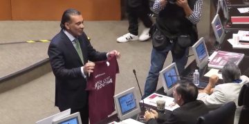 Reta senador del PVEM, Luis Armando Melgar a Fernández Noroña a ponerse camiseta para defender a Rocha Moya.