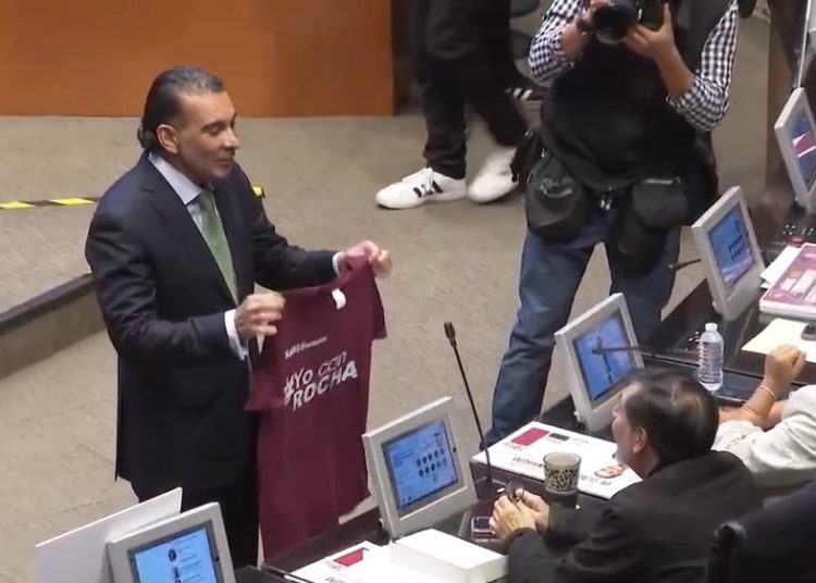 Reta senador del PVEM, Luis Armando Melgar a Fernández Noroña a ponerse camiseta para defender a Rocha Moya.