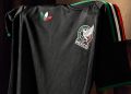 La Selección Mexicana dio a conocer su tercer uniforme rumbo a la Copa Mundial de la FIFA 2026, una indumentaria en color negro que rinde homenaje